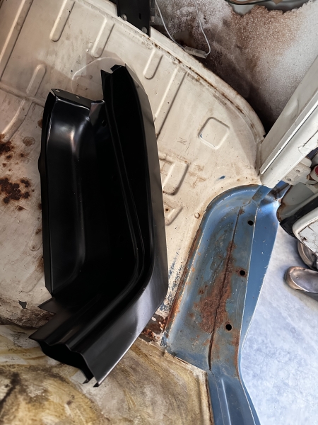 Kniestückabschnitt Einstieg vorn rechts Aussen Radlauf Reparaturblech VW Bus T2 08.72-07.79 vergl. 211809512A